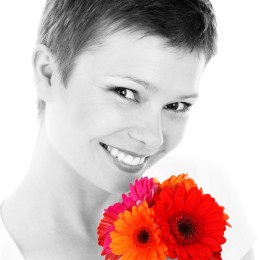 woman_portrait_with_flowers_197934
